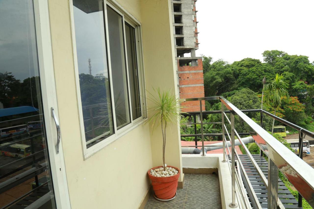 Kodavath Regency Alwaye Eksteriør bilde